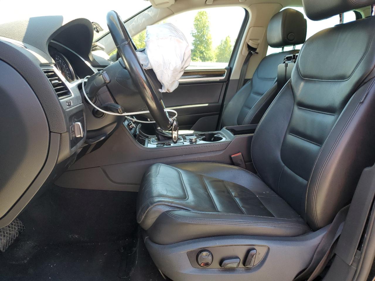 2013 Volkswagen Touareg V6 VIN: WVGEF9BP0DD001565 Lot: 63070845