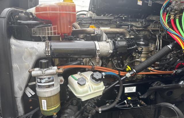 2019 FREIGHTLINER CASCADIA 126   