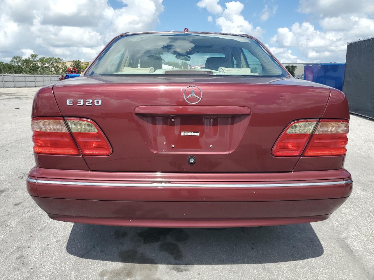 2001 Mercedes-Benz E 320 VIN: WDBJF65J51B258574 Lot: 61966765