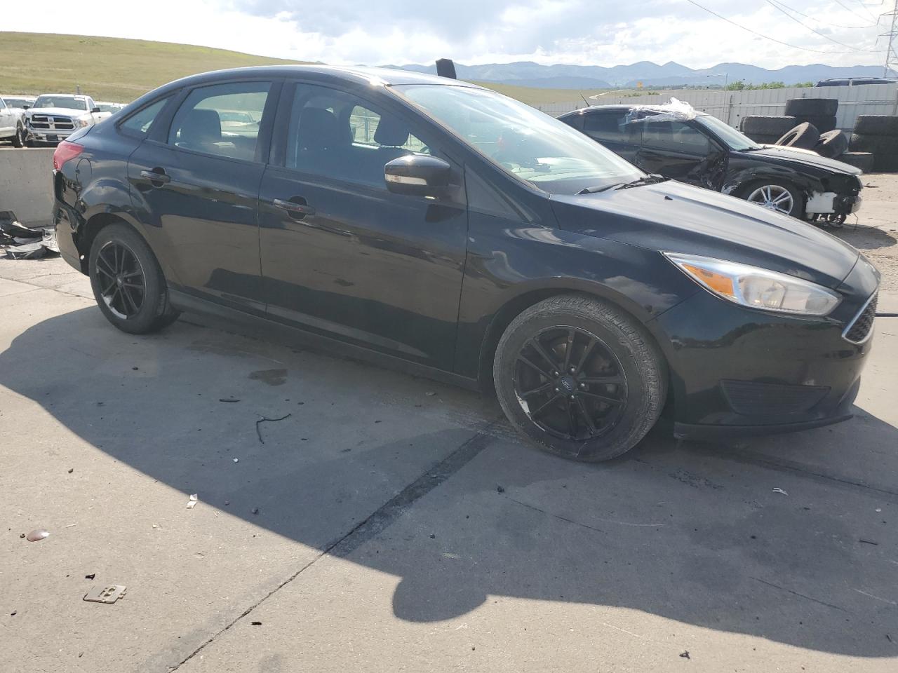 FORD FOCUS 2017 VIN 1FADP3F25HL293532 photo 4