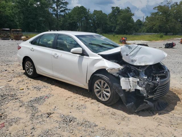 Sedans TOYOTA CAMRY 2016 Biały