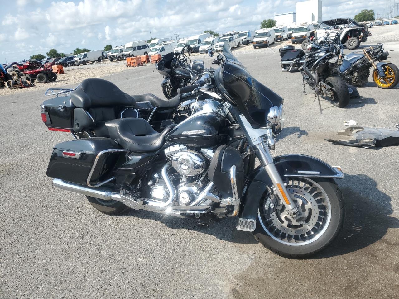 2011 Harley-Davidson Flhtk  იყიდება New Orleans-ში, LA - Front End