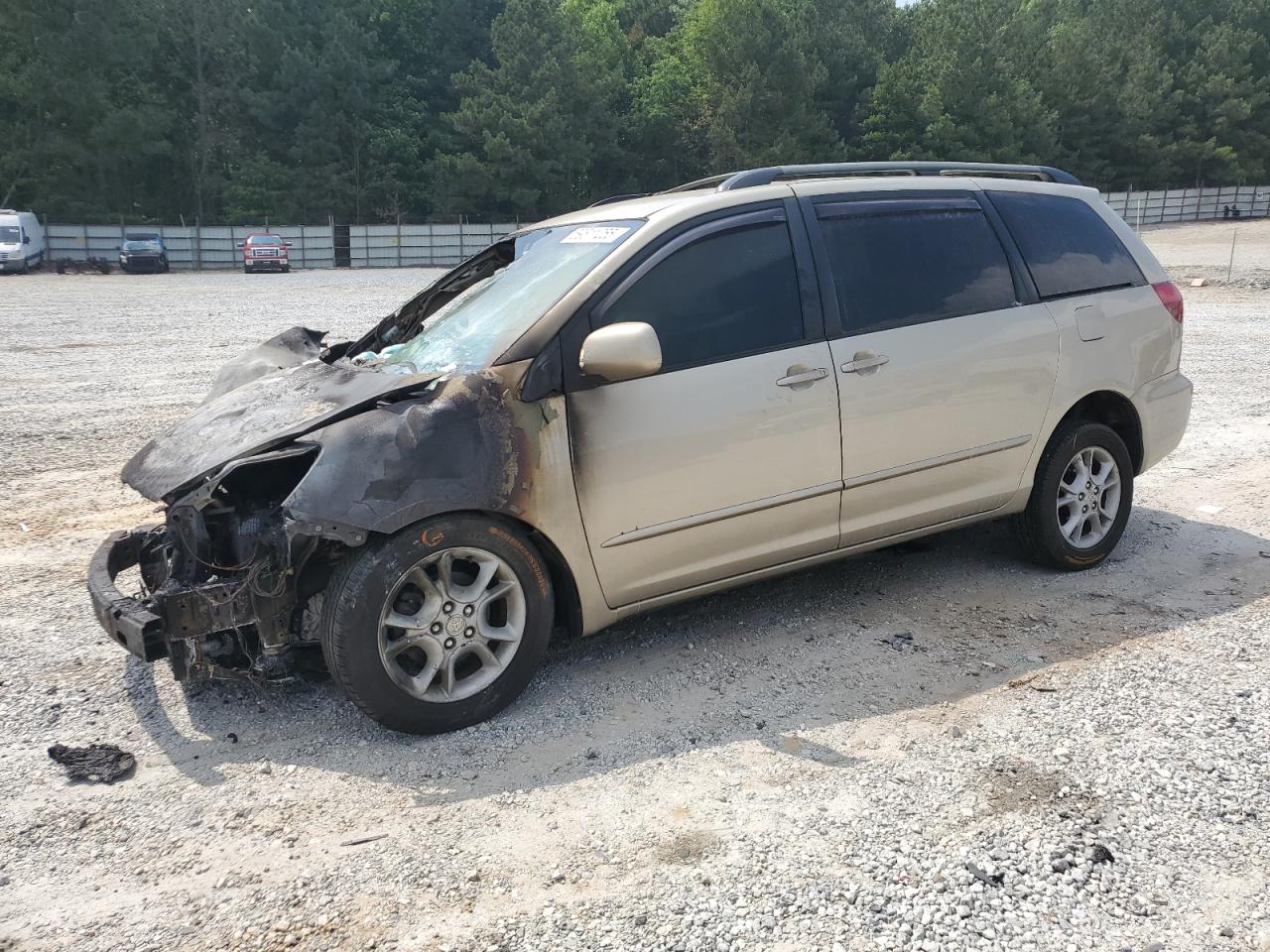 Gainesville, GA에서 판매 중인 2005 Toyota Sienna Xle - Burn