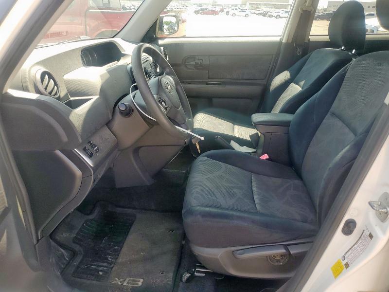 Паркетники TOYOTA SCION 2012 Білий