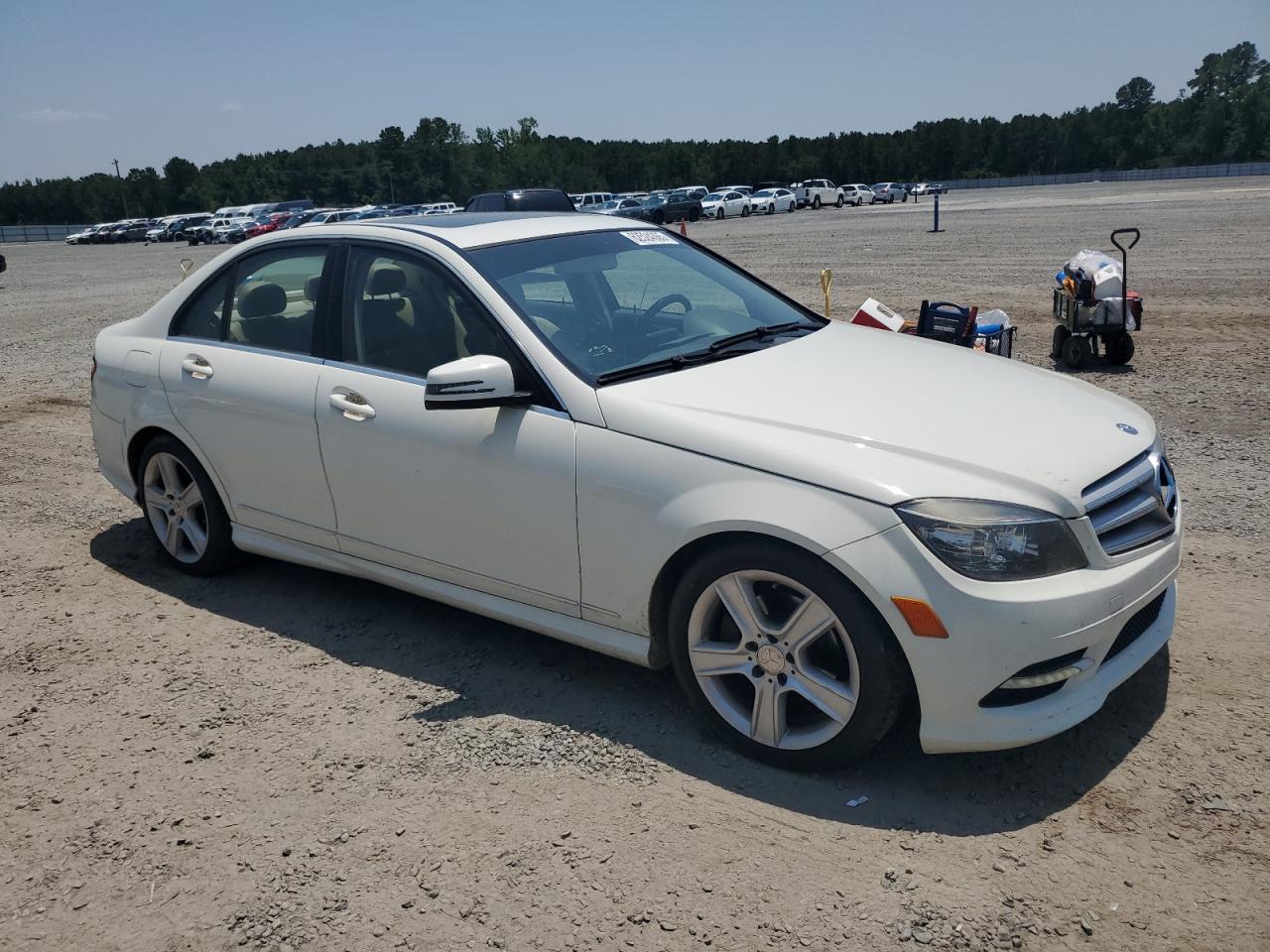 MERCEDES-BENZ C-CLASS 2011 VIN WDDGF5EB8BR185097 photo 4