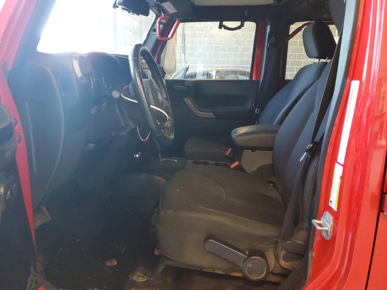 2014 Jeep Wrangler Unlimited Sport VIN: 1C4HJWDG2EL298129 Lot: 61394425