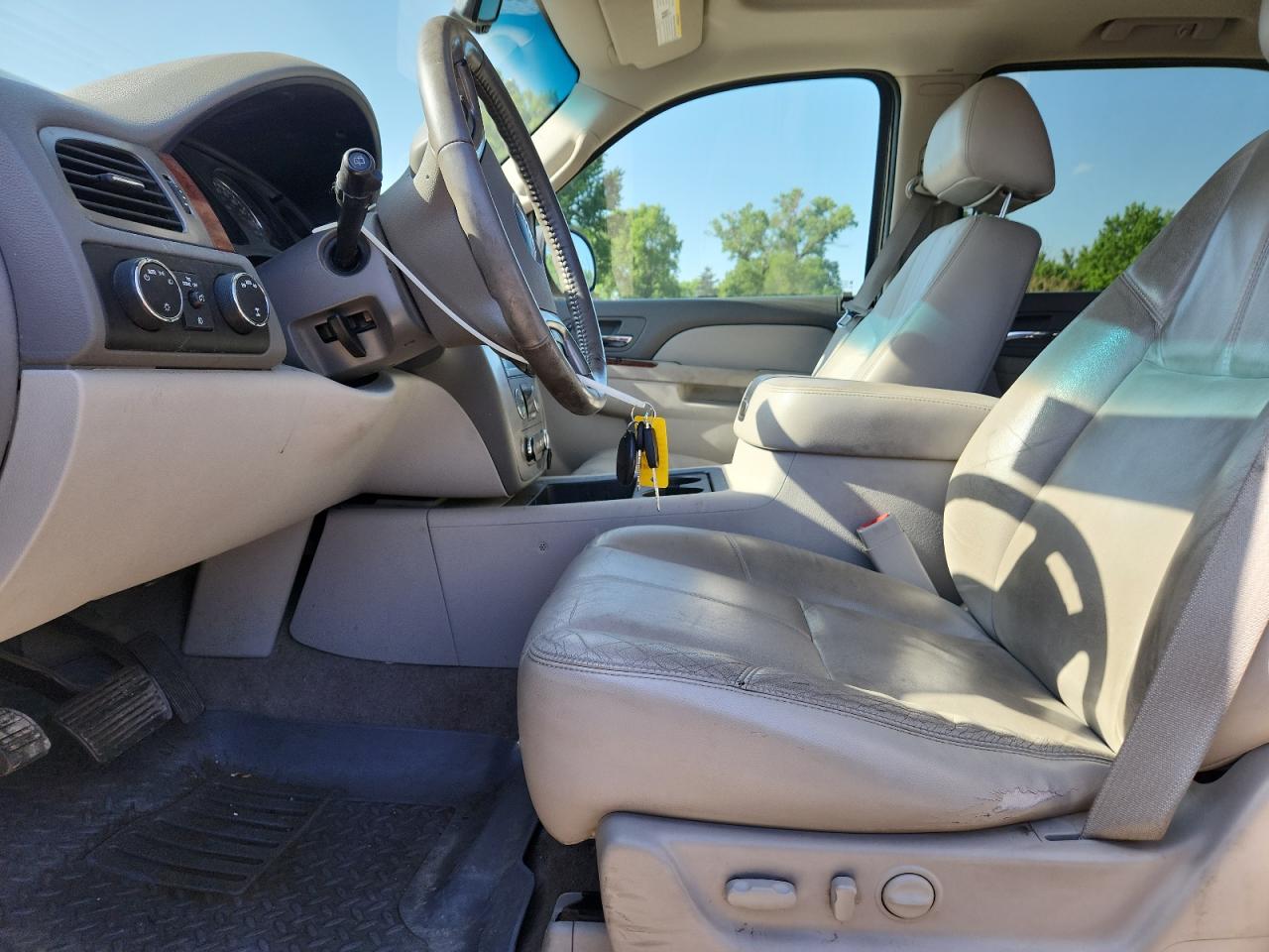 2011 GMC Yukon Xl K1500 Slt VIN: 1GKS2KE38BR401381 Lot: 62092735