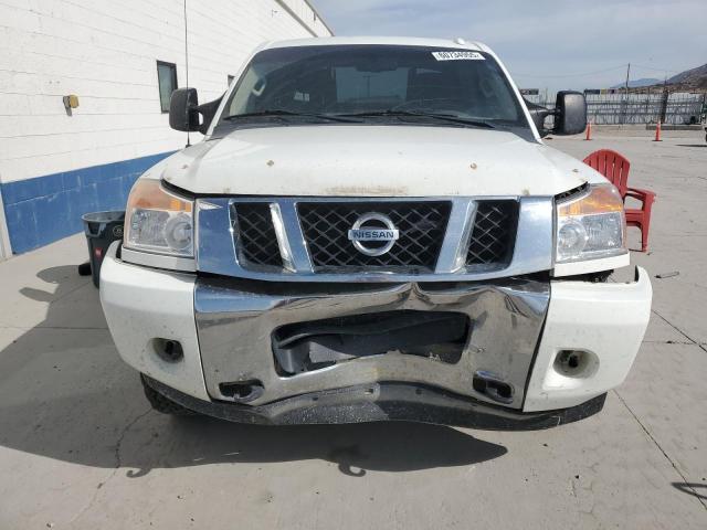  NISSAN TITAN 2015 Бял