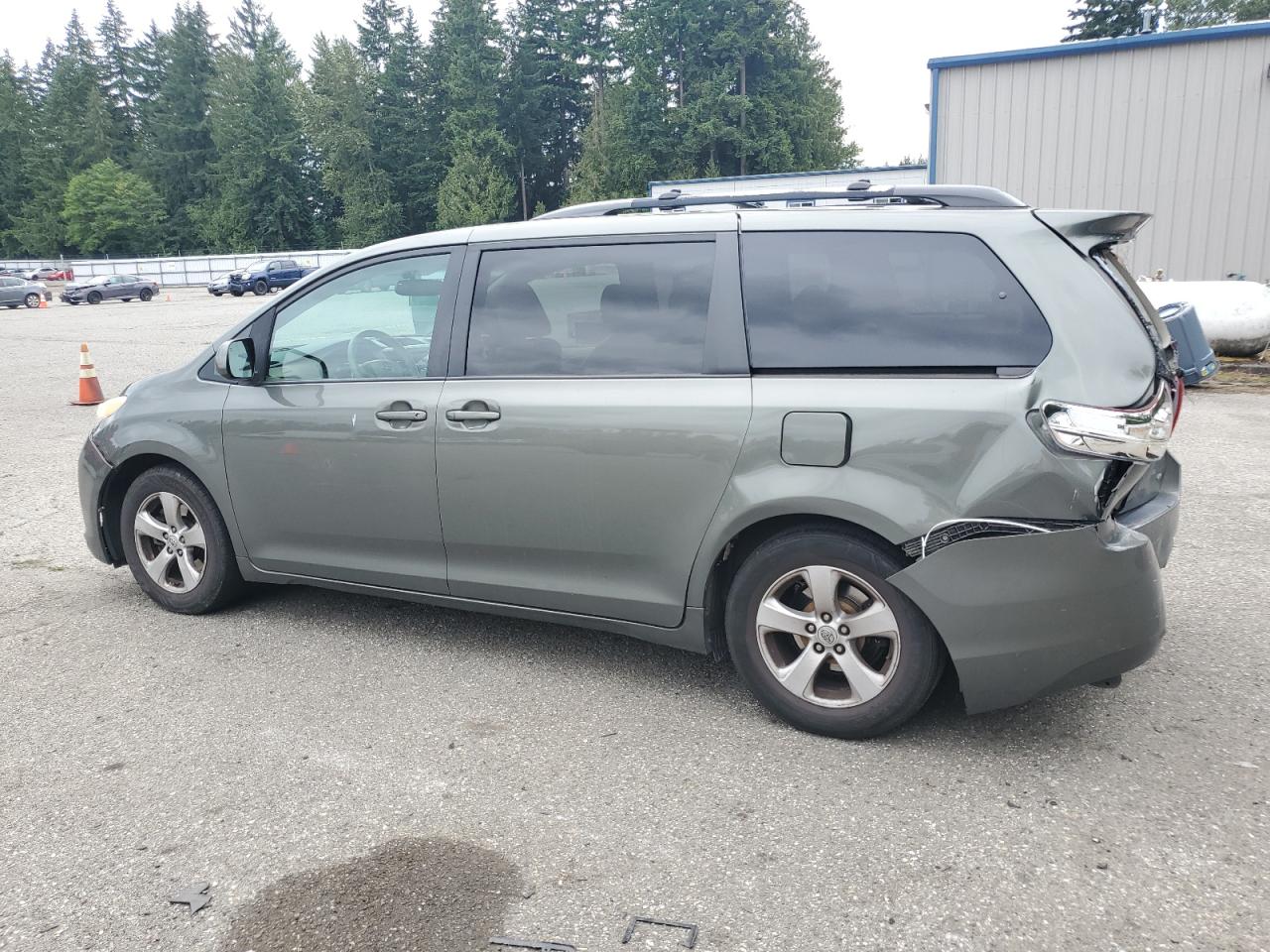 TOYOTA All Models 2011 VIN 5TDKK3DCXBS126391 фото 2