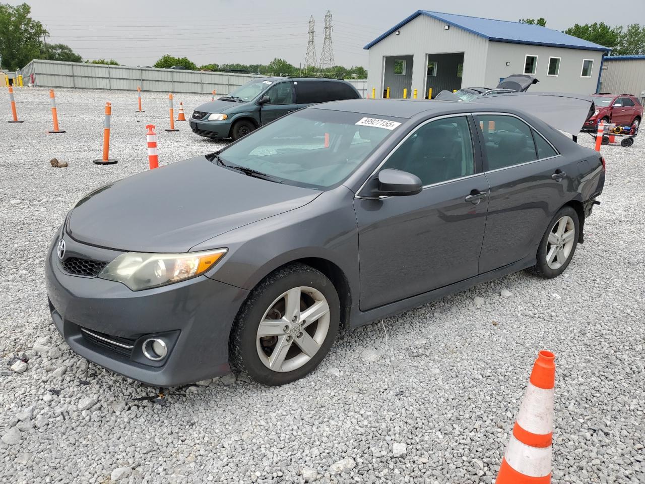 2013 Toyota Camry L zu verkaufen in Barberton, OH - Rear End