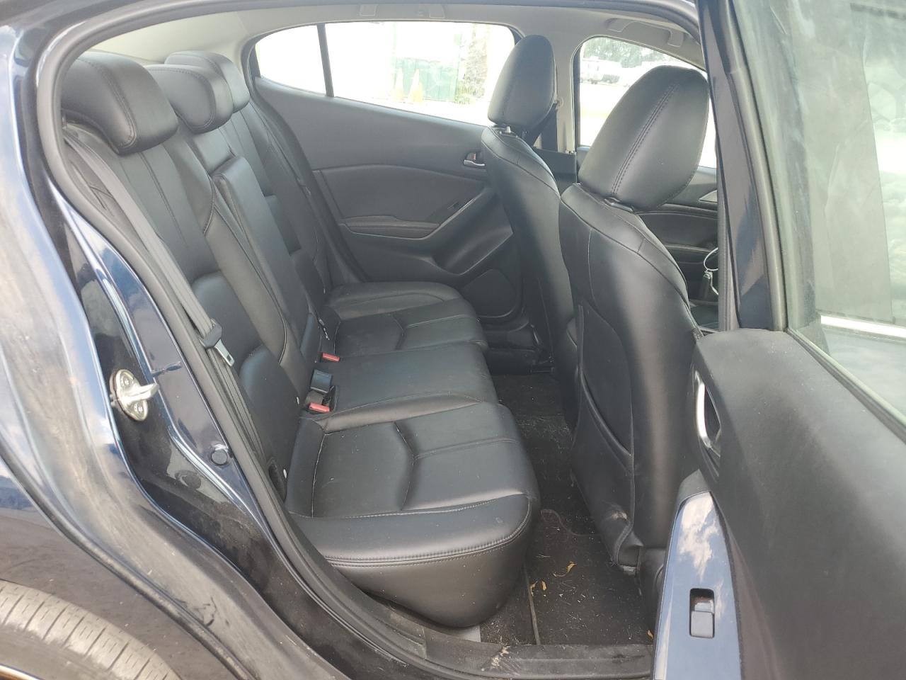 2018 Mazda 3 Touring VIN: 3MZBN1V38JM213132 Lot: 62499565