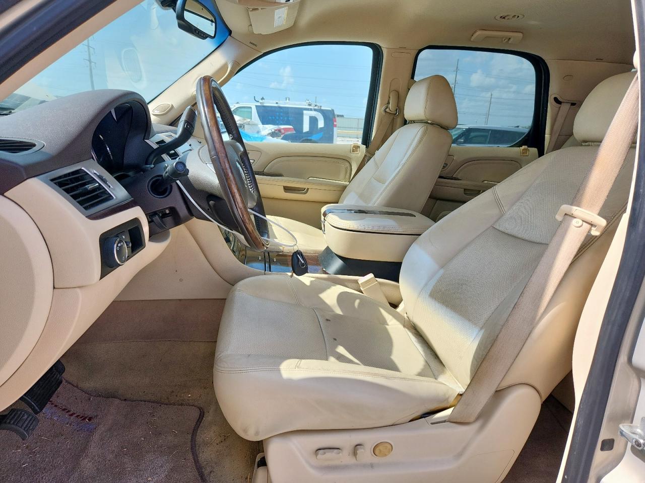 2008 Cadillac Escalade Luxury VIN: 1GYEC63818R139038 Lot: 61863005
