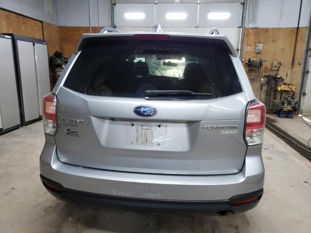  SUBARU FORESTER 2017 Srebrny
