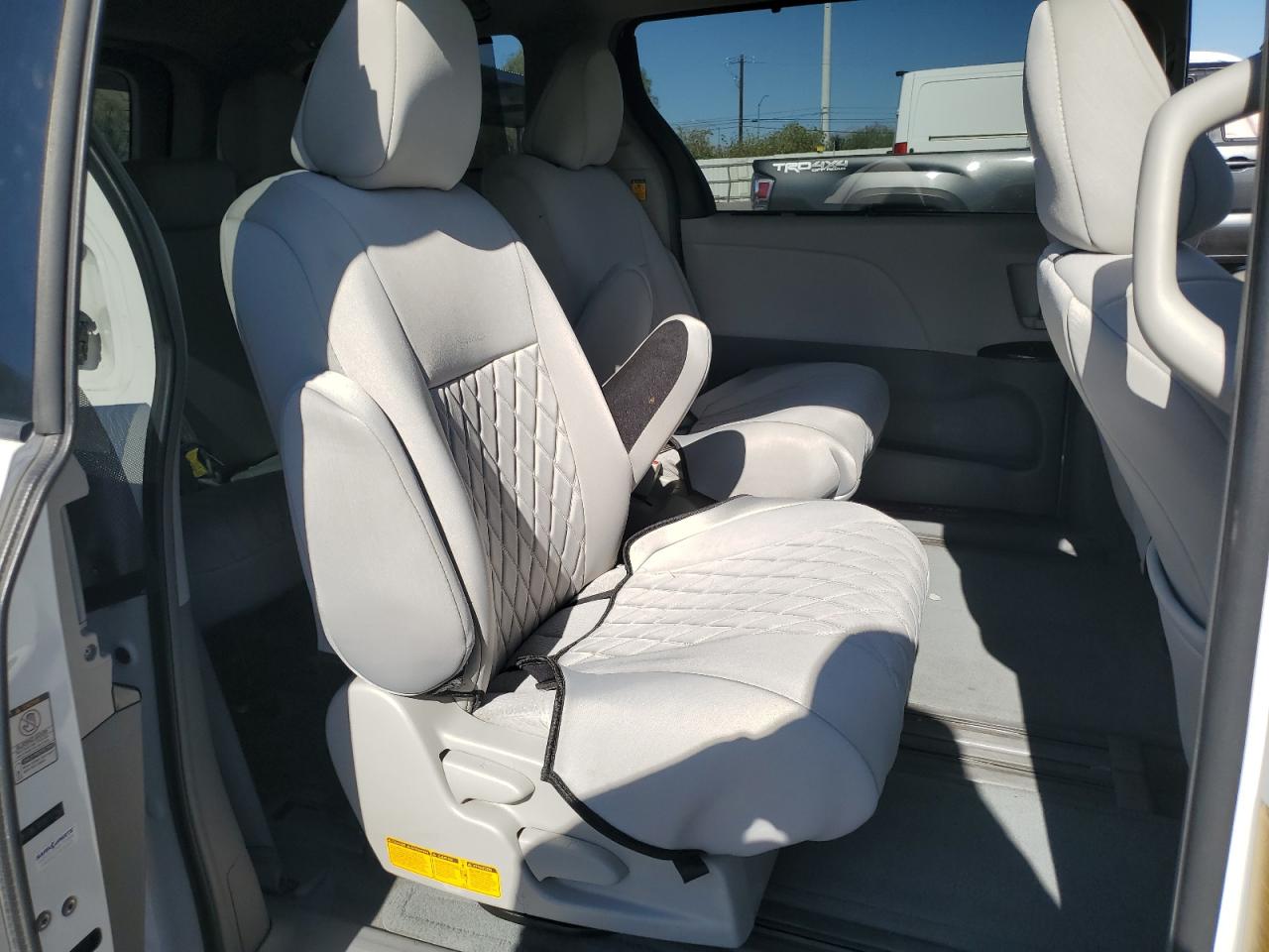 2011 Toyota Sienna Le VIN: 5TDKK3DC8BS121447 Lot: 62517105