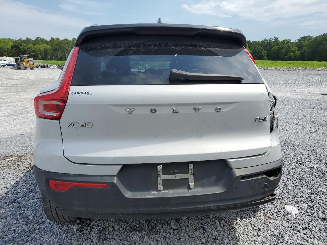 2021 Volvo Xc40 T5 R-Design VIN: YV4162UM6M2467202 Lot: 62382365