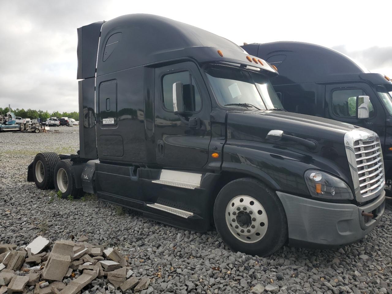 2016 Freightliner Cascadia 125 Semi Truck იყიდება Memphis-ში, TN - Normal Wear