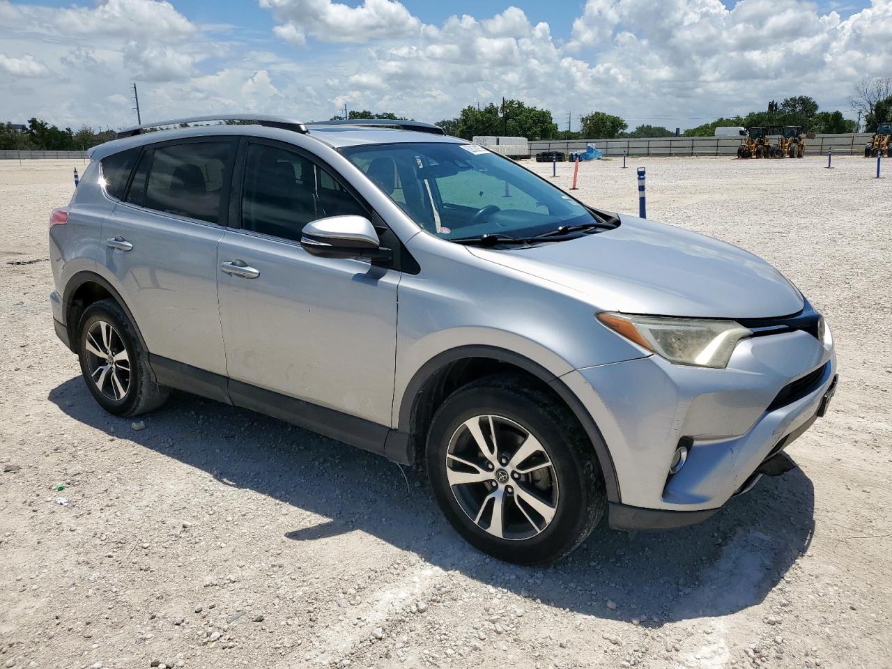 TOYOTA RAV4 2017 VIN 2T3WFREV3HW358119 zdjęcie 4