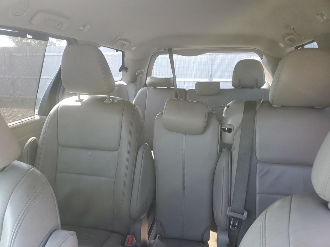 car-image car-image
