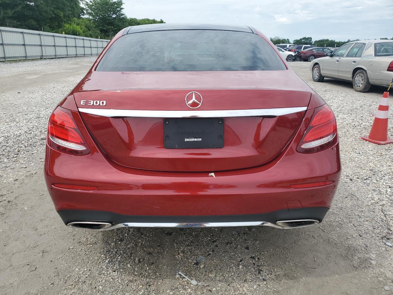 2018 Mercedes-Benz E 300 VIN: WDDZF4JB5JA472211 Lot: 61467095