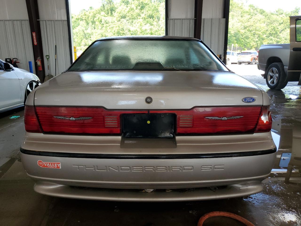 1990 Ford Thunderbird Super Coupe VIN: 1FAPP64R6LH143892 Lot: 61639415