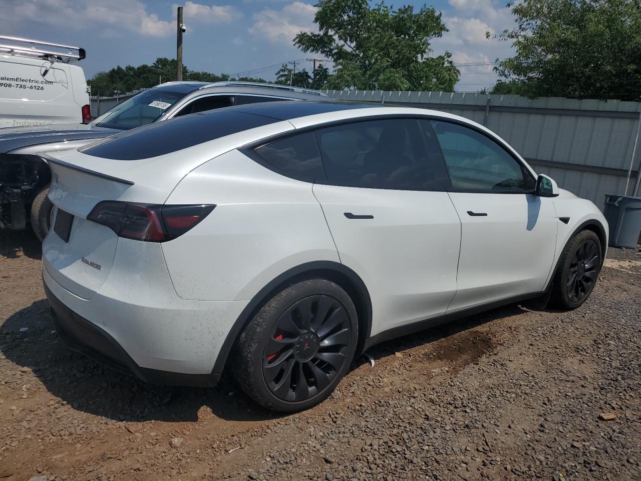 2022 Tesla Model Y VIN: 7SAYGDEF2NF540058 Lot: 63110375
