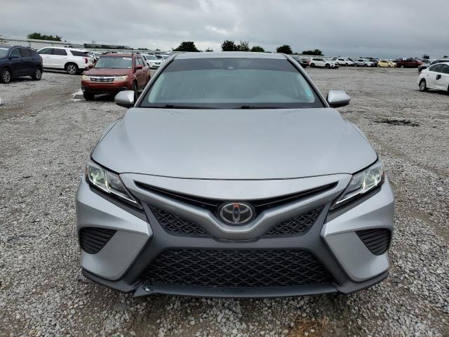  TOYOTA CAMRY 2019 Srebrny