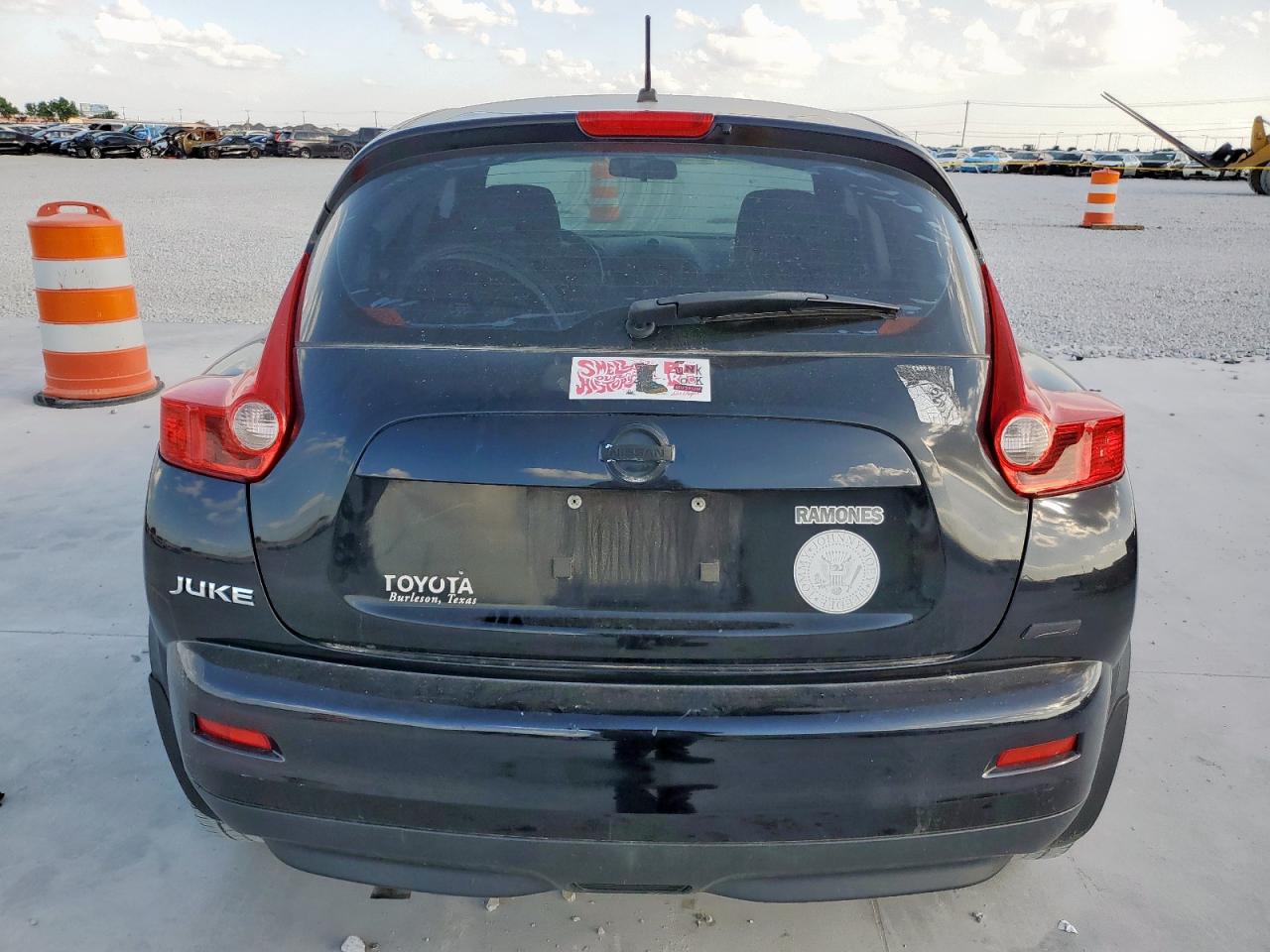 2014 Nissan Juke S VIN: JN8AF5MR1ET450923 Lot: 62186405