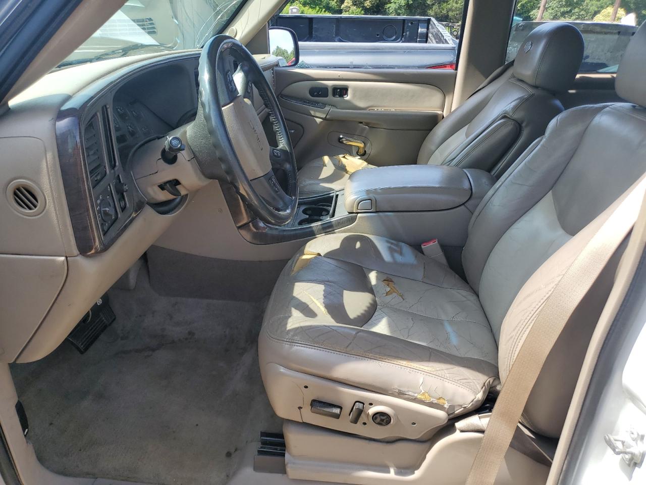 2004 GMC Yukon Denali VIN: 1GKEK63U04J325415 Lot: 61357195