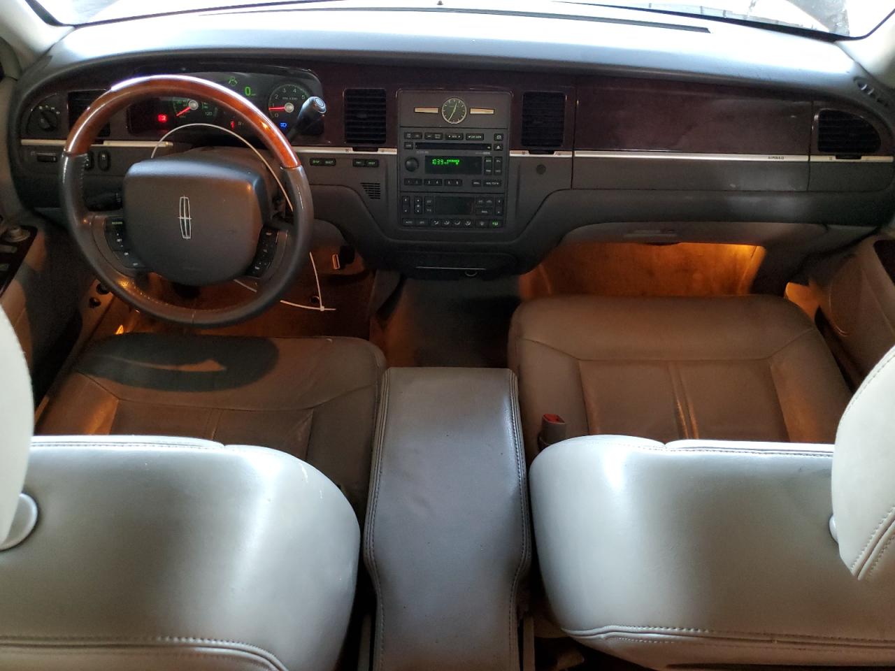 2009 Lincoln Town Car Signature Limited VIN: 2LNHM82V49X623548 Lot: 62325635