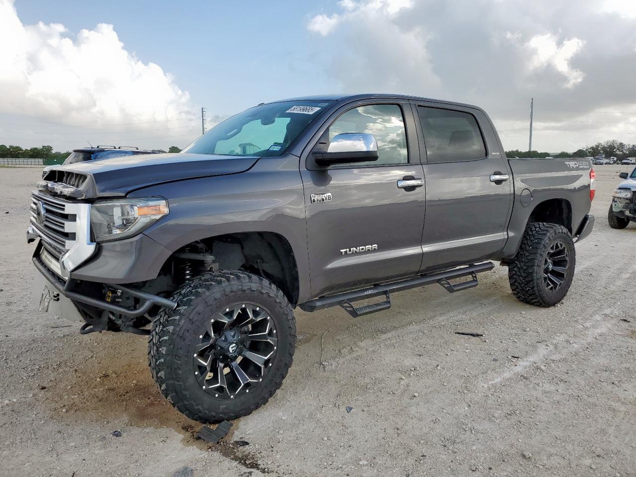 New Braunfels, TX에서 판매 중인 2018 Toyota Tundra Crewmax Limited - Front End