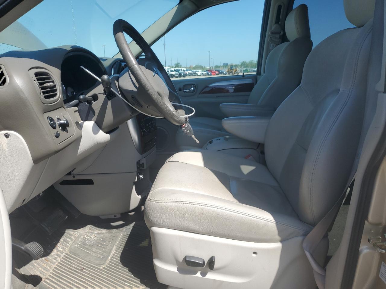 2005 Chrysler Town & Country Limited VIN: 2C8GP64L25R181275 Lot: 62170025