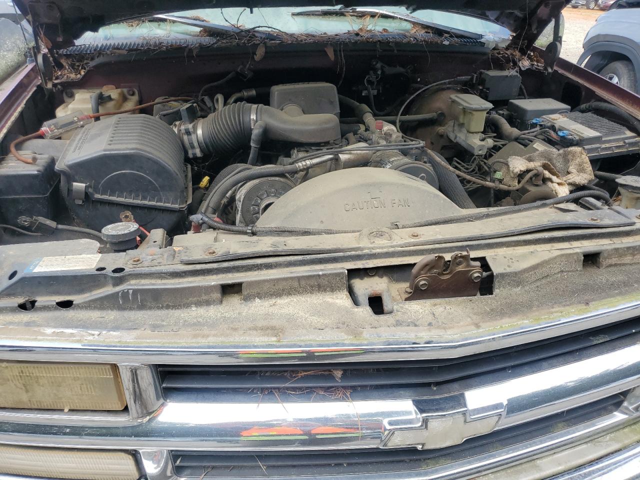 1998 Chevrolet Suburban C1500 VIN: 1GNEC16R6WJ357136 Lot: 62788285