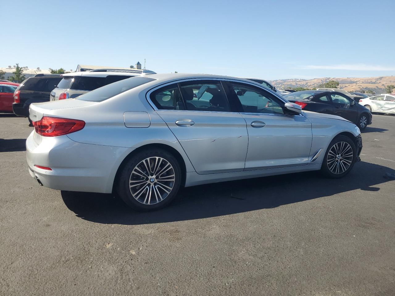 BMW 5 SERIES 2019 VIN WBAJA5C54KWW06355 фото 3