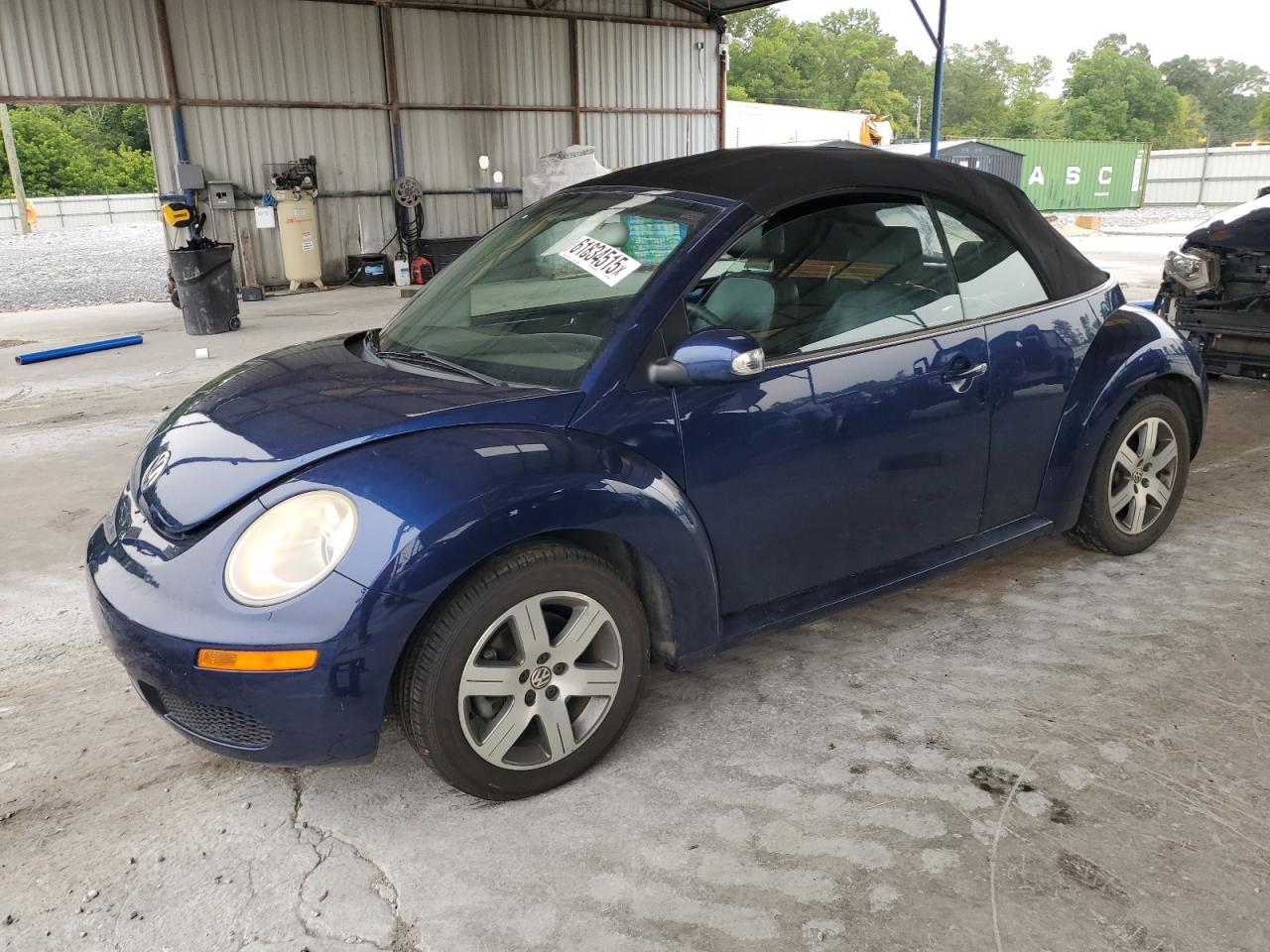 3VWRF31YX6M333207 VOLKSWAGEN BEETLE Photo 1