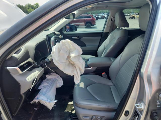  TOYOTA HIGHLANDER 2021 Srebrny