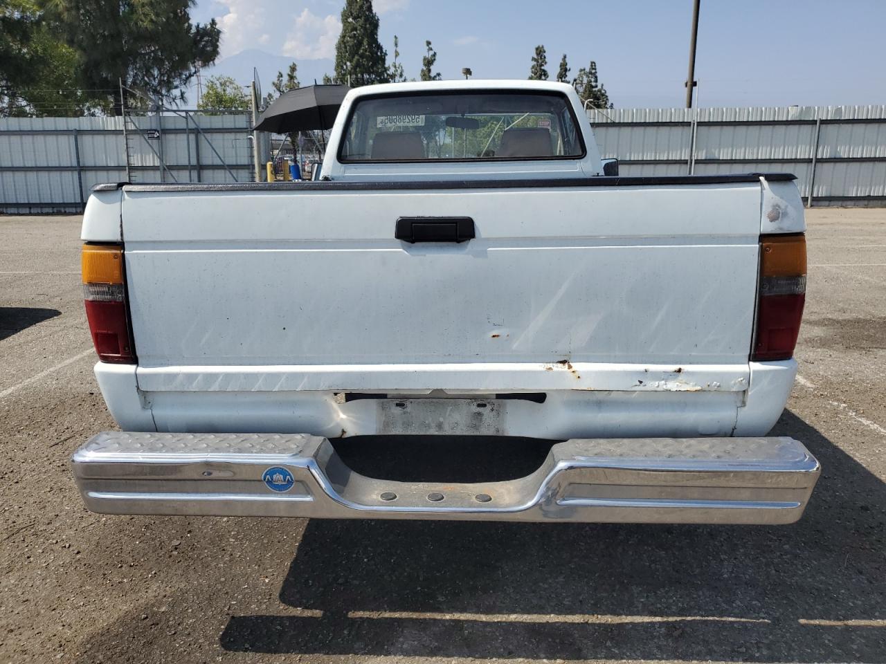 1984 Toyota Pickup 1/2 Ton Rn55 Dlx VIN: JT4RN55D4E5017587 Lot: 59298605