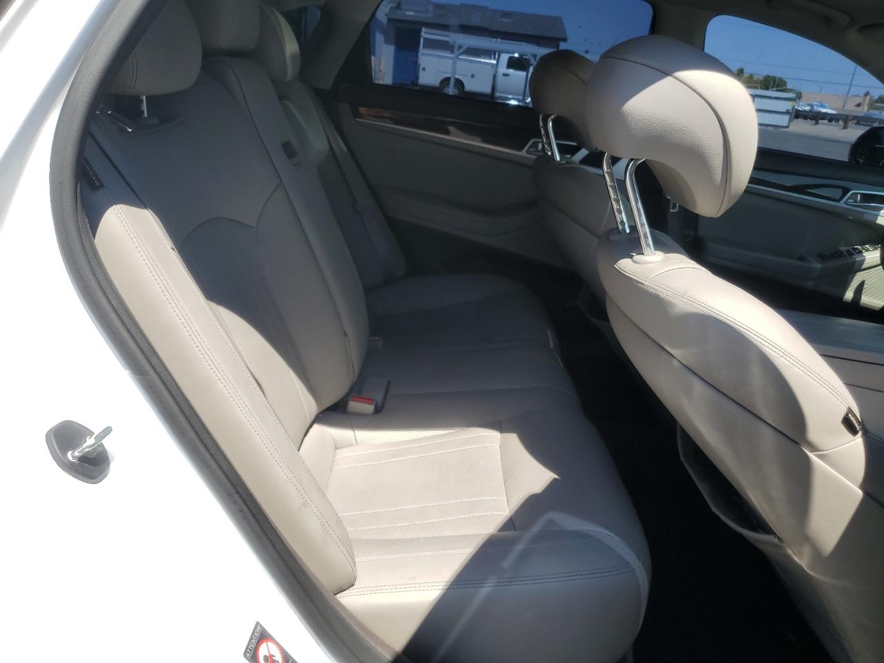 2015 Hyundai Genesis 3.8L VIN: KMHGN4JE8FU036565 Lot: 60327635