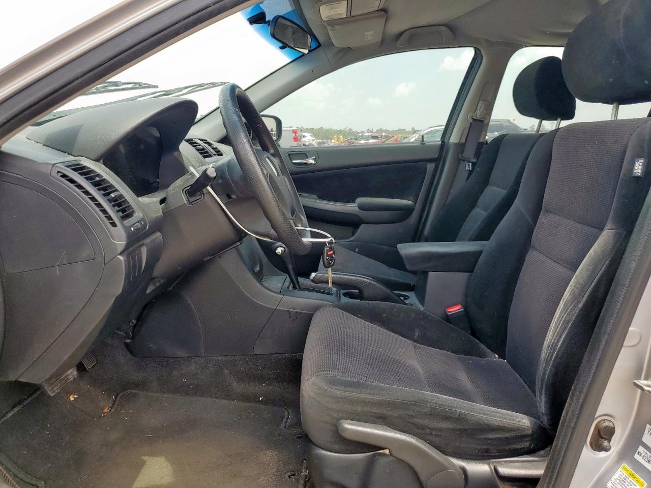 2005 Honda Accord Lx VIN: 3HGCM56415G711610 Lot: 61601425