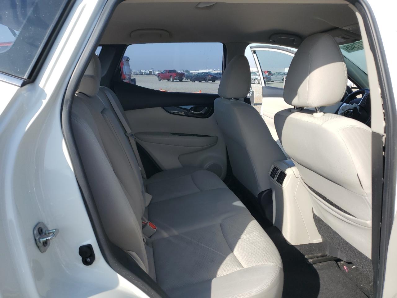 JN1BJ1CP1KW218651 NISSAN ROGUE 2019