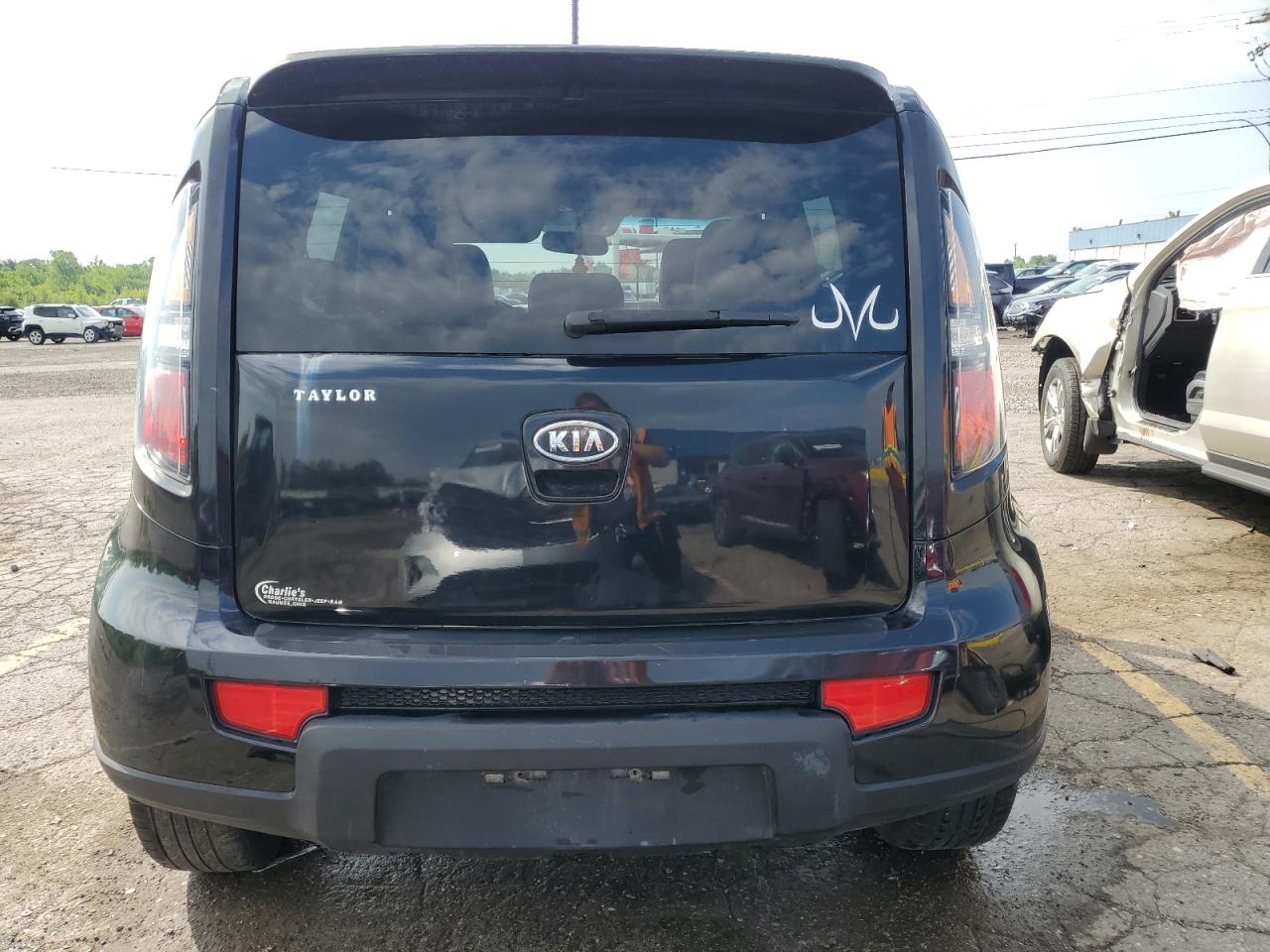 2011 Kia Soul + VIN: KNDJT2A22B7235467 Lot: 61808415