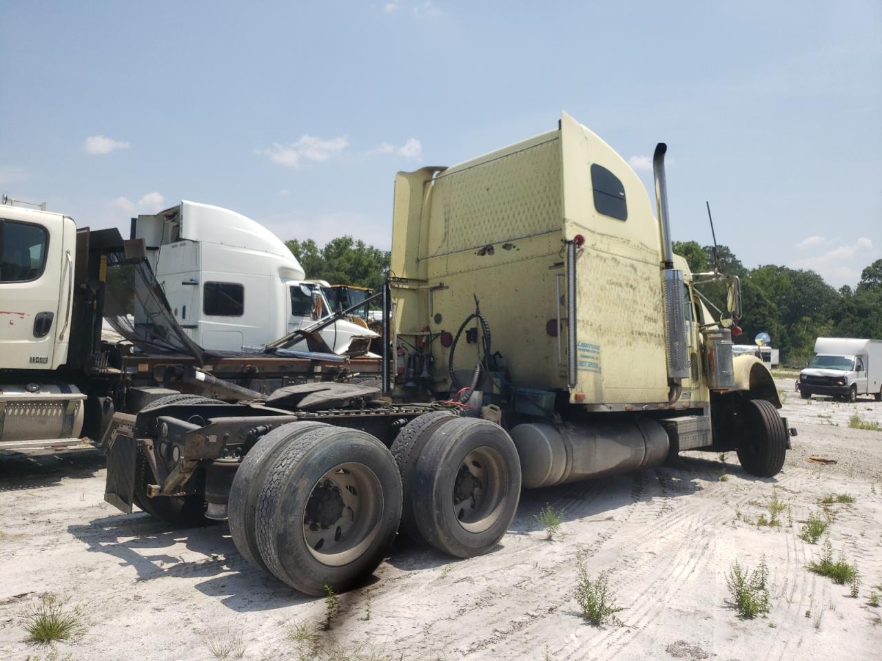FREIGHTLINER ALL OTHER 2001 VIN 1FUPCDZB11LH10036 photo 4