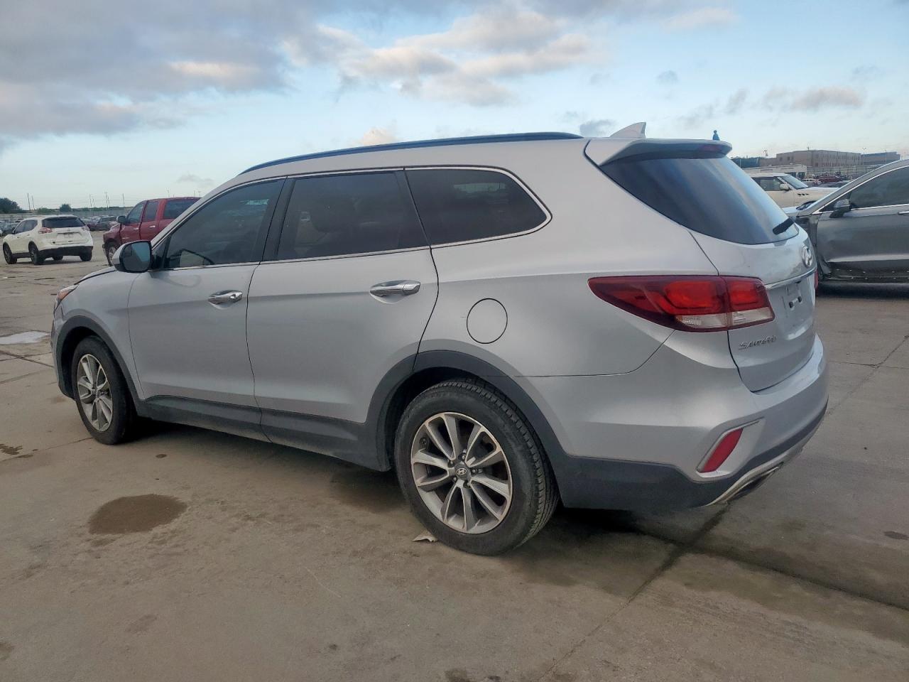 HYUNDAI SANTA FE 2017 VIN KM8SM4HF3HU215580 фото 2