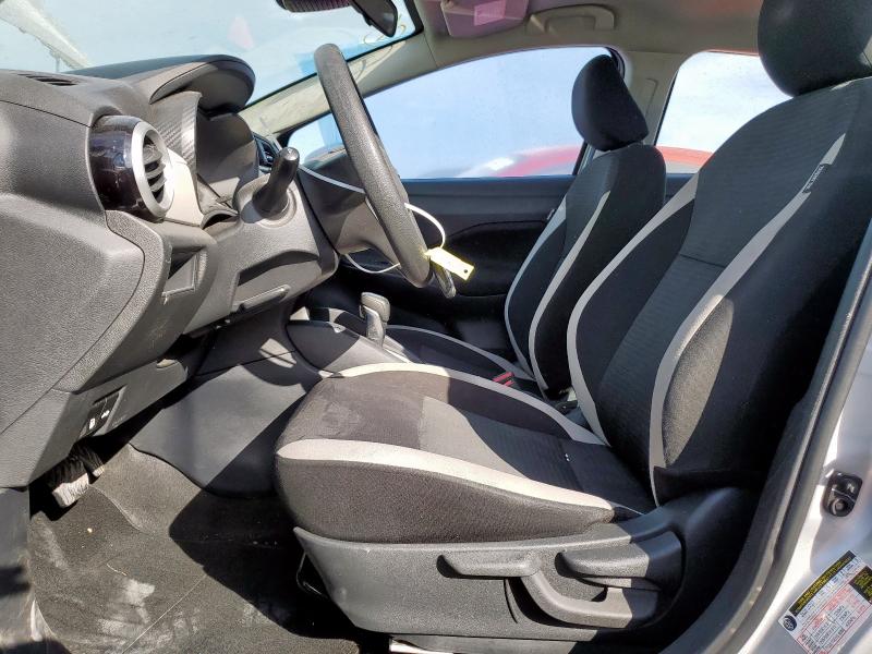  NISSAN VERSA 2021 Серебристый