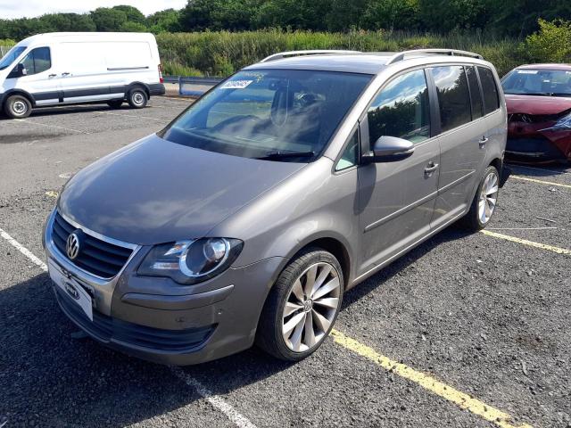 VOLKSWAGEN TOURAN MAT 2010