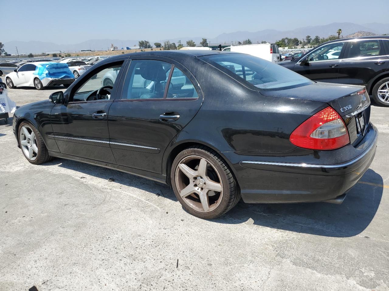 MERCEDES-BENZ E-CLASS 2009 VIN WDBUF56X59B420841 photo 2