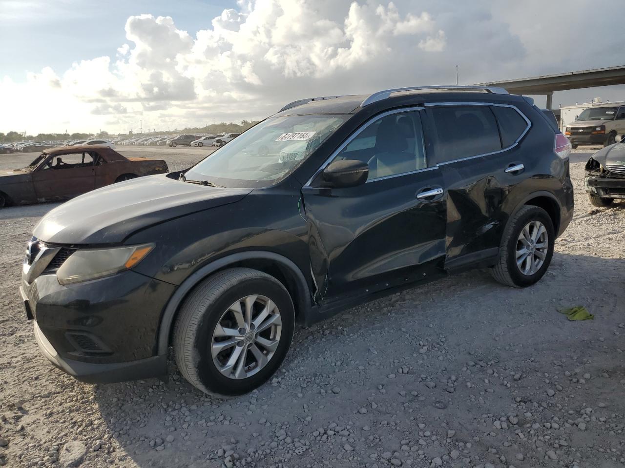 KNMAT2MT3GP598873 NISSAN ROGUE Photo 1