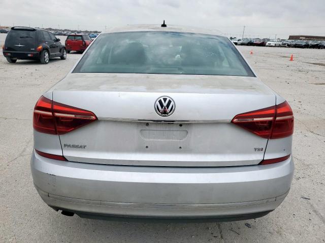  VOLKSWAGEN PASSAT 2017 Сріблястий