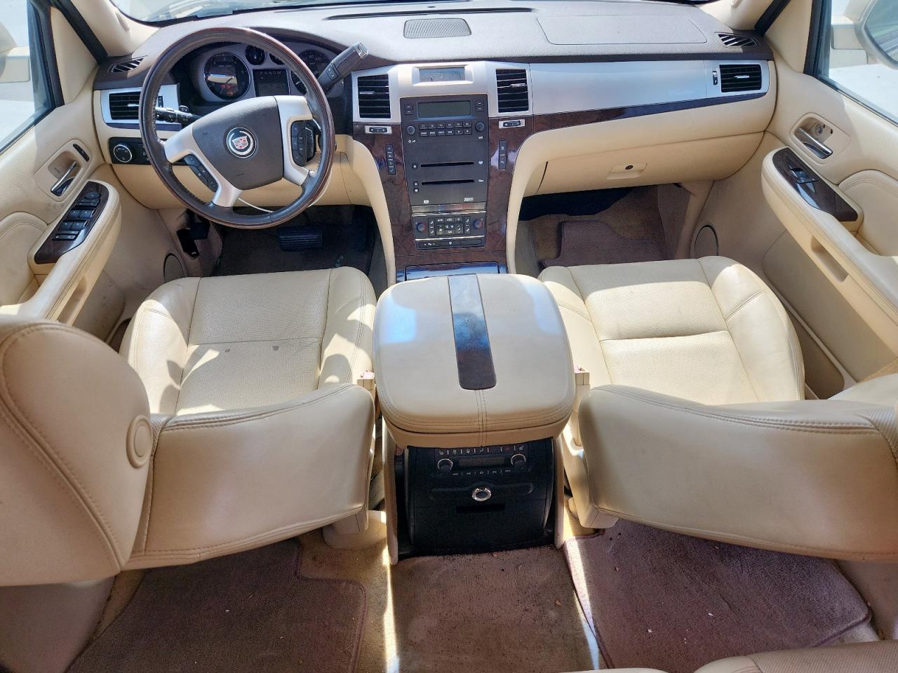 2008 Cadillac Escalade Luxury VIN: 1GYEC63818R139038 Lot: 61863005