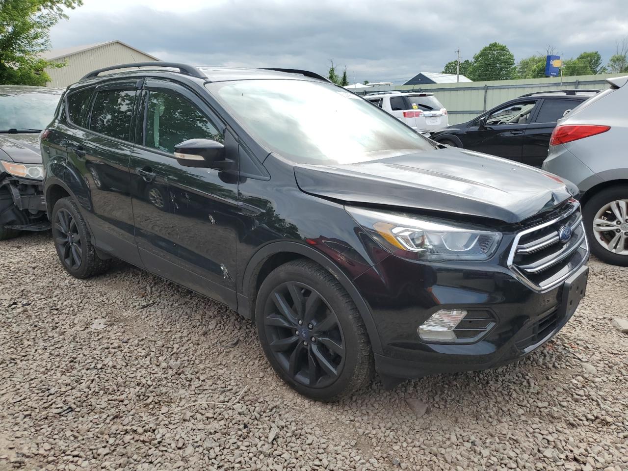 1FMCU9J92HUE13640 FORD ESCAPE 2017