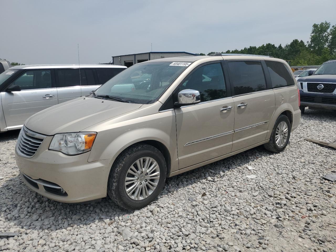 2015 Chrysler Town & Country Limited Platinum zu verkaufen in Wayland, MI - Rear End